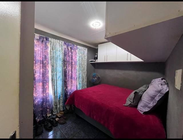 3 BEDROOM HOUSE FOR SALE IN NGWELEZANA